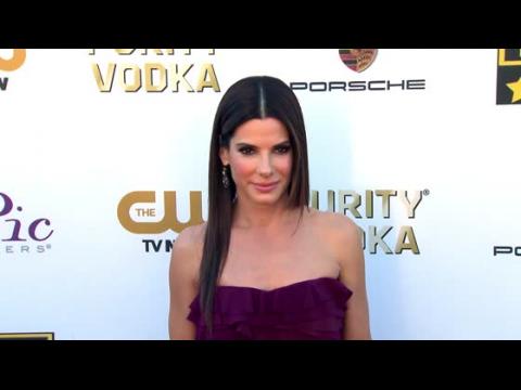 VIDEO : Sandra Bullock is Dating a 'Super Normal' Photographer