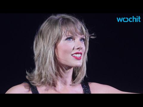 VIDEO : Taylor Swift Gives Rare, Emotional Performance Of 'Ronan'