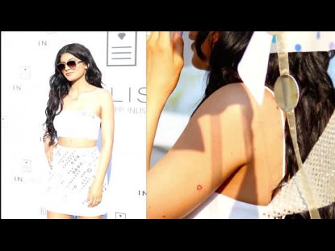 VIDEO : Est-ce que Kylie Jenner s'est fait tatouer pour Tyga ?