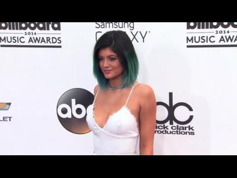 VIDEO : Kylie Jenner Has Multiple 7 Figure Porn Offers
