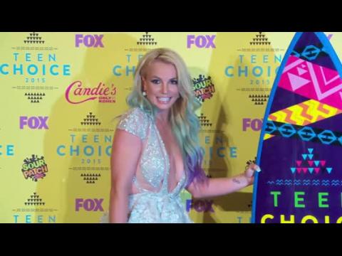 VIDEO : Britney Spears et les autres stars les mieux habillées aux Teen Choice Awards
