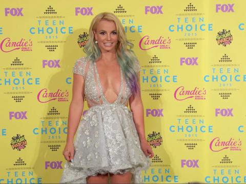 VIDEO : Exclu Vidéo : Britney Spears : strass, paillettes et décolleté pour les Teen Choice Awards 2