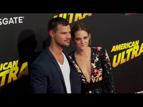 VIDEO : Kristen Stewart Takes Taylor Lautner To The American Ultra Premiere