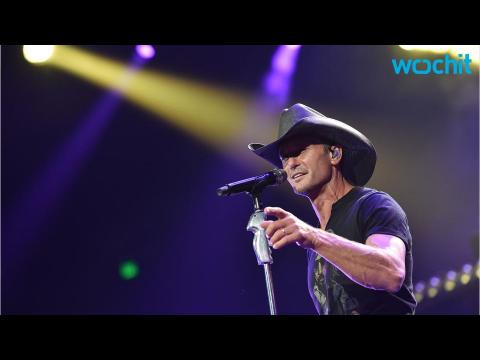 VIDEO : Tim McGraw Hits the Stage With His Daughter For a Fun Duet