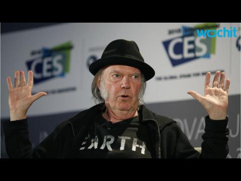 VIDEO : Neil Young Finally Removes His Music From Streaming Services