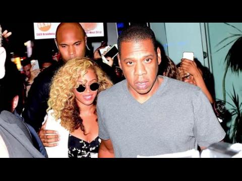 VIDEO : Crowds Gather To See Beyonc & Jay Z in New York City