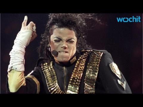VIDEO : Michael Jackson's Iconic White Glove Is Headed to Auction for $20,000
