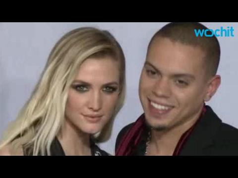 VIDEO : Ashlee Simpson Steps Out Almost a Month After Giving Birth, and She Looks Amazing