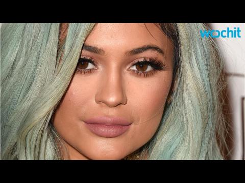 VIDEO : Kylie Jenner Shows Butt Cheek in Ripped Denim Shorts, Wears Blue Wig Again