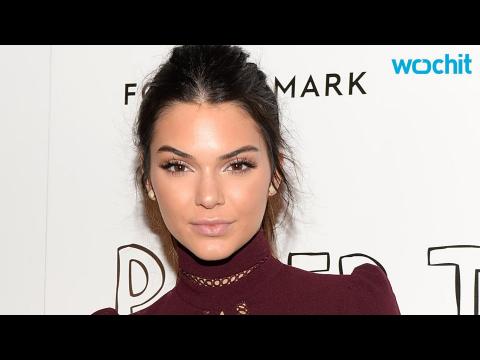 VIDEO : Kendall Jenner Shows Cleavage, Flat Stomach and NY Yankees Spirit in Chic, Sporty Outfit