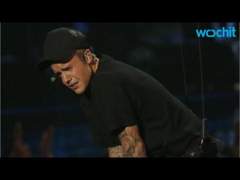 VIDEO : Justin Bieber Breaks Down at VMAs