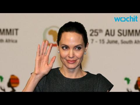 VIDEO : Rare Angelina Jolie Photos Go on Sale in London
