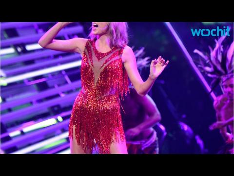 VIDEO : Taylor Swift Keeps on Performing as She Narrowly Avoids Being Attacked on Stage