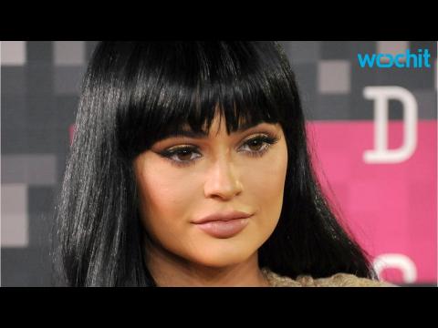 VIDEO : Kylie Jenner Dyes Brunette Hair