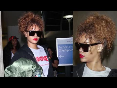 VIDEO : Rihanna Does A Style 180 Flying Into LAX