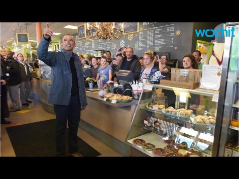 VIDEO : Obama Buys Out Cinnamon Rolls