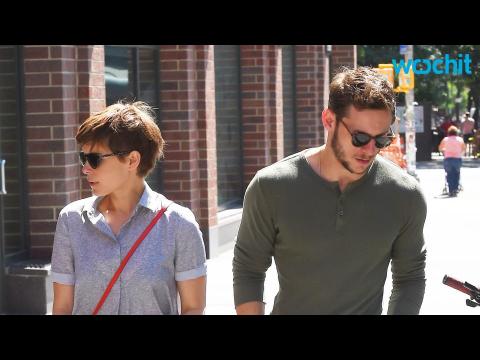 VIDEO : Kate Mara and Jamie Bell Fuel Dating Rumors in Beach Picture