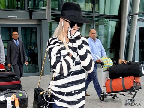 VIDEO : Exclu Vido : Rita Ora : tonnamment discrte pour son retour  Londres...