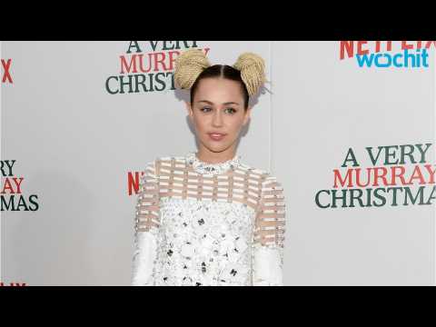 VIDEO : Miley Cyrus' Awesome Birthday Gift for Britney Spears