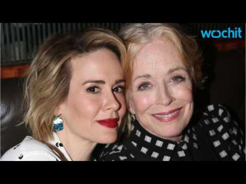 VIDEO : Holland Taylor is Dating Sarah Paulson