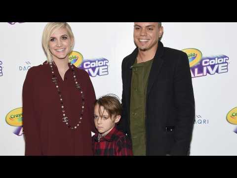 VIDEO : Ashlee Simpson's Adorable Family Pic!