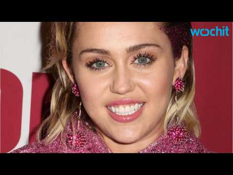 VIDEO : Miley Cyrus Rocks Long(er) Hair and Sparkly Pink Pantsuit