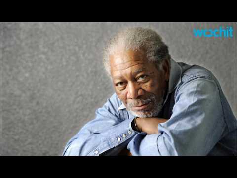VIDEO : Morgan Freeman's Plane Makes Unexpected Landing