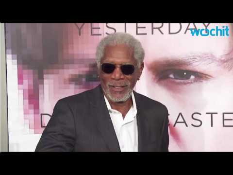 VIDEO : Morgan Freeman Has In-Air Flight Scare