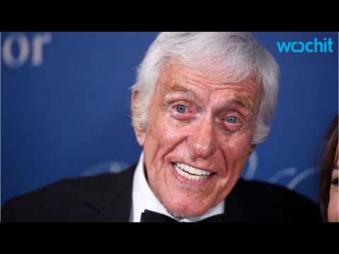 VIDEO : Dick Van Dyke Celebrates His 90th Birthday With a Flash Mob Performance