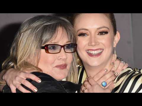 VIDEO : Carrie Fisher & Daughter Stun on Star Wars Red Carpet!