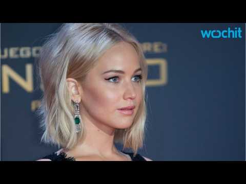 VIDEO : Jennifer Lawrence Argues With Her Mom About Chores, Explains the ''Contradiction'' She Faces