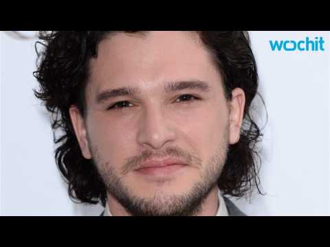 VIDEO : Kit Harington Can't Ride the Bus Anymore