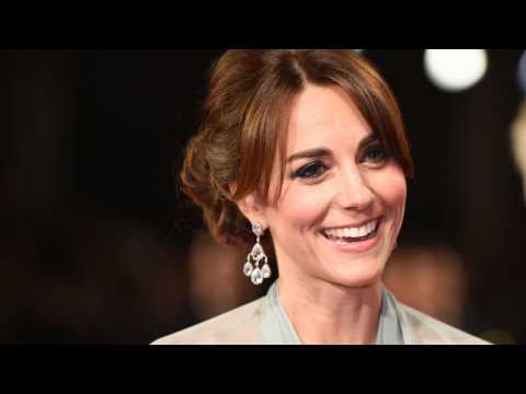VIDEO : Kate Middleton Pretty in Pleats!