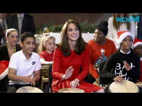 VIDEO : Kate Middleton Plays Music With Children at Christmas Party