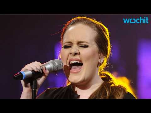 VIDEO : Adele's '25' Still On Top In The U.K.