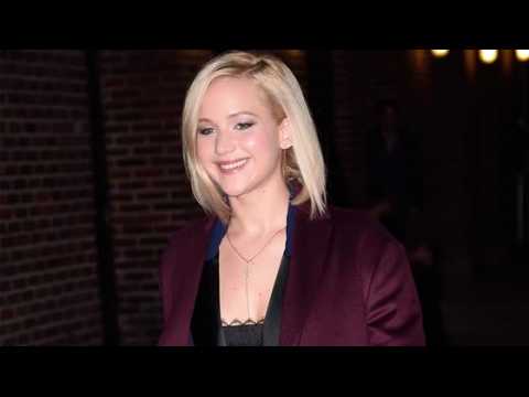 VIDEO : Jennifer Lawrence Almost Asked Out an Engaged Seth Meyers