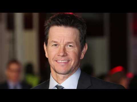 VIDEO : Mark Wahlberg Did 700 One-Arm Pullups in a Single Day