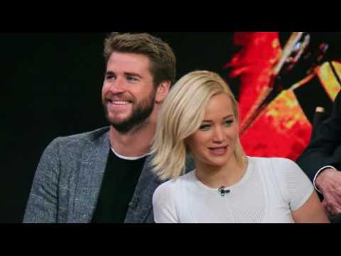 VIDEO : Jennifer Lawrence Admits to Kissing Liam Hemsworth IRL
