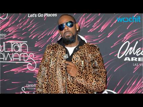 VIDEO : R. Kelly Ditches Interview