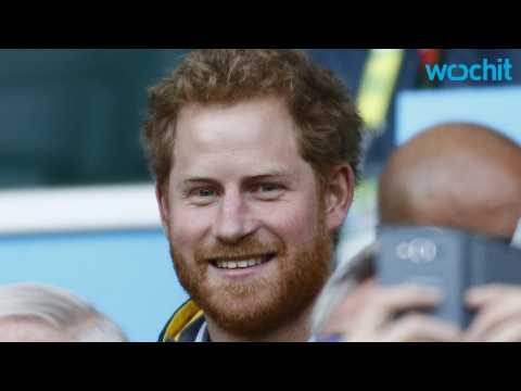 VIDEO : Who Appears on Prince Harry's Christmas Card?