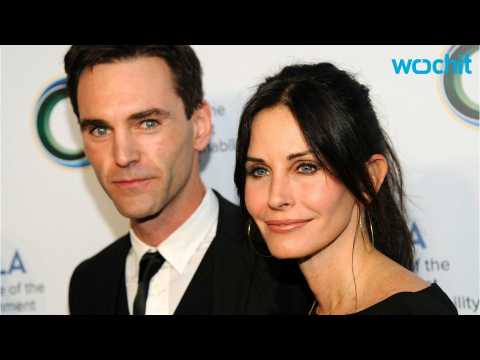 VIDEO : Courteney Cox Spotted Wearing Ring After Ending Engagement
