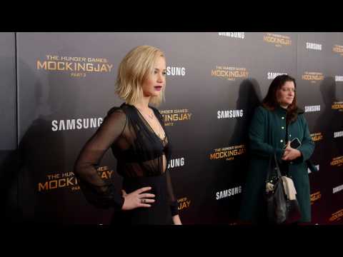 VIDEO : Jennifer Lawrence confesses she's made out with Liam Hemsworth