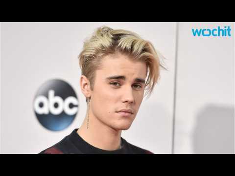 VIDEO : Justin Bieber's Sorry Tops Chart