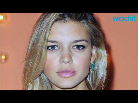VIDEO : Kelly Rohrbach Will Play Pamela Anderson's Character in Baywatch Movie