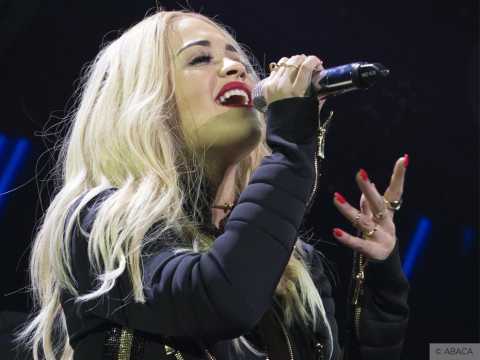 VIDEO : Exclu Vido : Rita Ora: Elle improvise un duo romantique avec Lewis Hamilton