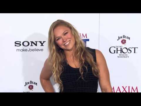 VIDEO : Ronda Rousey Set to Host Saturday Night Live!