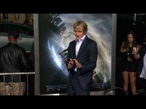 VIDEO : Michael Bay wants to give away all his money