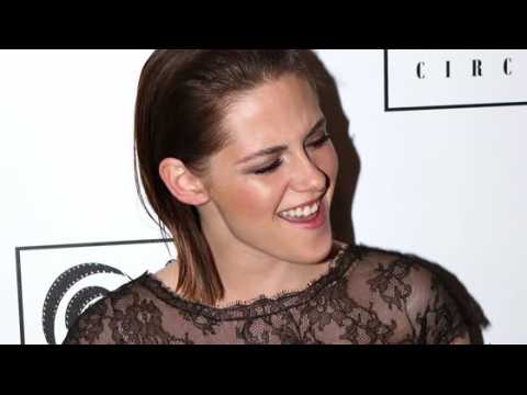 VIDEO : Kristen Stewart est souriante  la soire de rcompenses des NY Film Critics