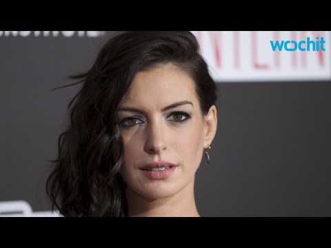 VIDEO : Anne Hathaway Posted a Precious Bikini Photo With  Her Baby Bump on Instagram