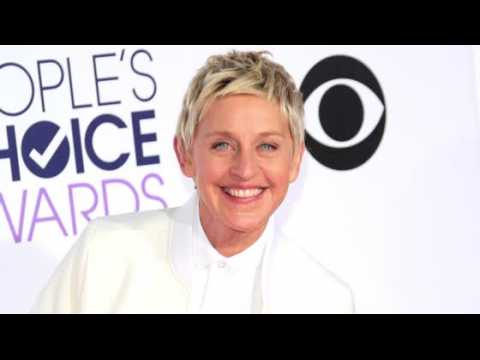 VIDEO : Ellen DeGeneres Wins People's Choice Humanitarian Award